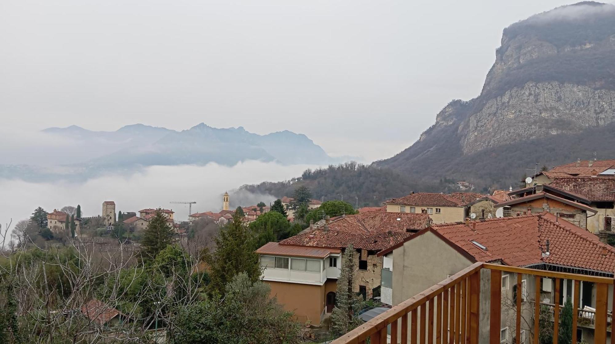 La Dimora Dei Due Laghi Bed & Breakfast Calolziocorte Bagian luar foto
